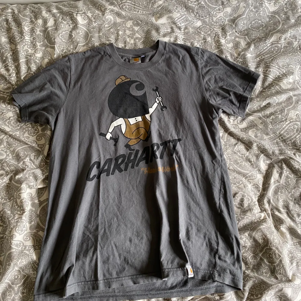 T-shirt från carhartt. Storlek M. Bra skick - knappt använd. Helt äkta !. T-shirts.