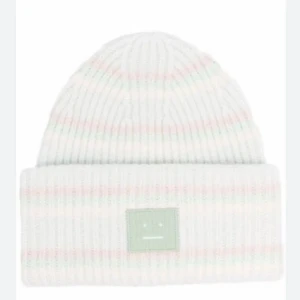 SÖKER Acne mössa - Söker denna eller liknande! Hör av er🩷