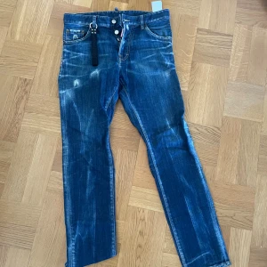 Dsquared2 jeans  - Äkta nypris 5699 Säljes pga växt ut  Priset ej hugget i sten 
