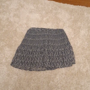 Kort kjol - Fin kort kjol från MNG collection i storlek xs men skulle säga att den passar s också 