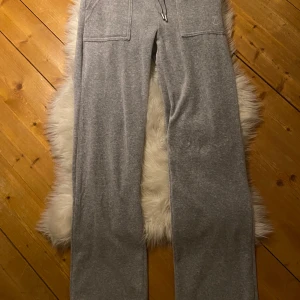 Juicy byxor helt nya - Säljer pga för stora för mig, helt nyskick❣️