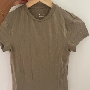 A-DGSN topp  - Säljer denna fina topp från Alice stenlöfs märke, bra skick och knappast använd💓 