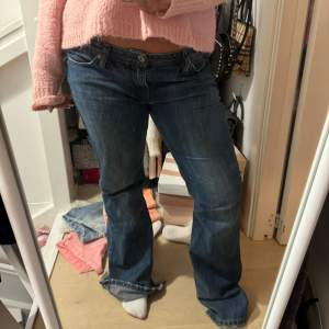 Bootcut low waist levis jeans☺️🩷 midjemått 41cm