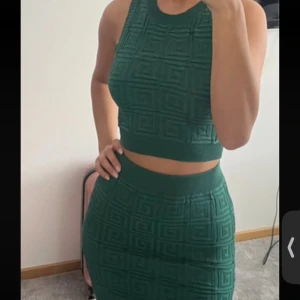 Set topp och kjol  - Aldrig använd 