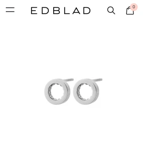 Edblad örhängen - Jätte fina örhängen i silver från Edblad💓säljer pga att jag är guld tjej, därav är de i nyskick och aldrig använda🩷nypris 299kr💓hör av er vid funderingar🩷pris kan diskuteras!!