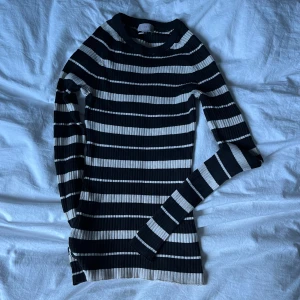 Tröja - Randig tröja från hm  Bra skick 