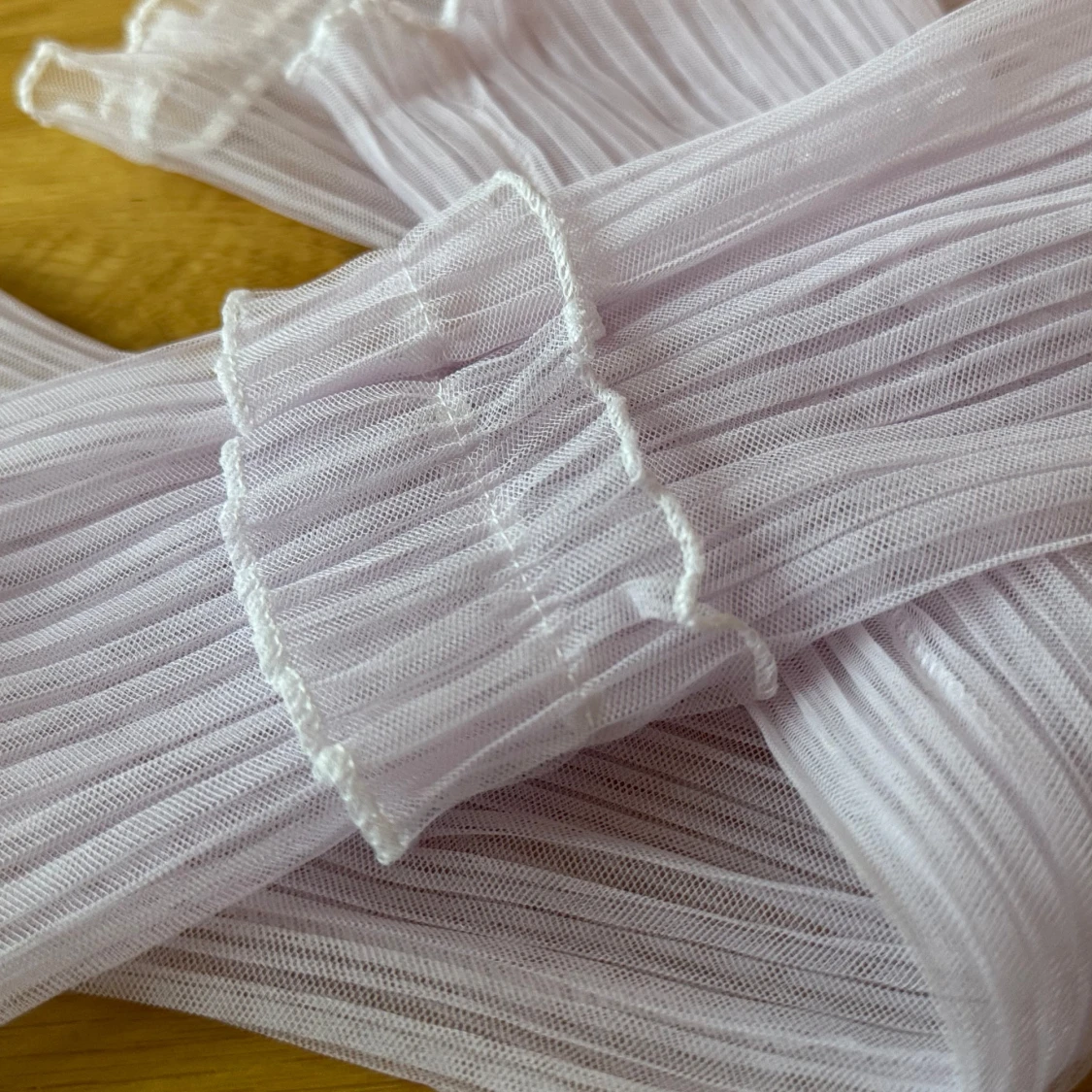 Ljusrosa extraarmar med spetsdetaljer - 92