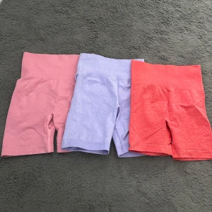 Träningsshorts  - Alla 3 är ifrån shein, du kan köpa alla 3 för 110 eller ett par för 50💗