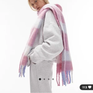 Halsduk  - Köpt från asos, helt oanvänd! Jätte fin men jag passar inte i halsdukar tyvärr haha. Skriv om ni vill ha fler bilder 