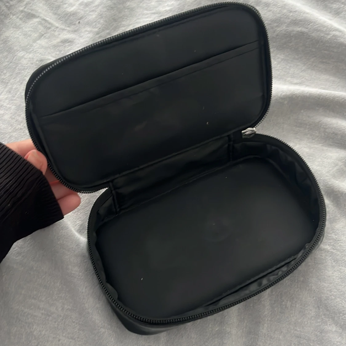 Svart Caia necessär  - 90