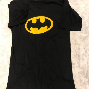 Batman T Shirt  - Finns fler kvar, samma frakt  Stlk kvar M.L .XL . XXL  99kr/st  Helt ny 