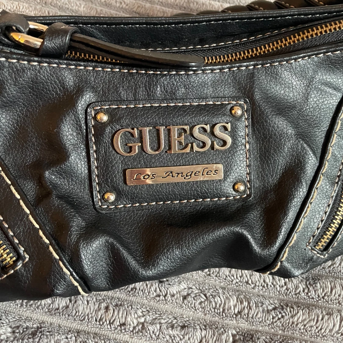 svart handväska  - 91