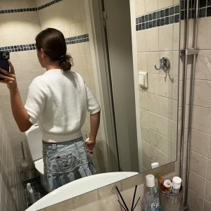  Jättesnygg Tröja från Zara -  Använder inte längre Och vill sälja jättebra skick köpte inte jättelänge sen💗