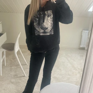 The cool elephant hoodie  - Säker min godis från The cool elephant som inte har används på länge, inga hål osv. Ny pris går på 580kr  