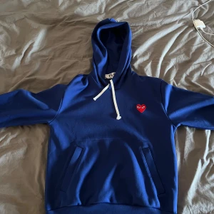 CDG Hoodie - Äkta Commes De Garcons Hoodie i nyskick🔝 Storlek S, pris kan diskuteras ❗️