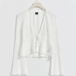 Vit blus - Superfin vit knyt topp från gina tricot storlek xs. Endast använd en gång 🤍