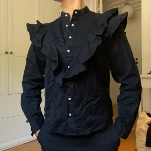 Pernilla Wahlgren x ullared - Helt ny blus från PW-kollektion med prislappen kvar.