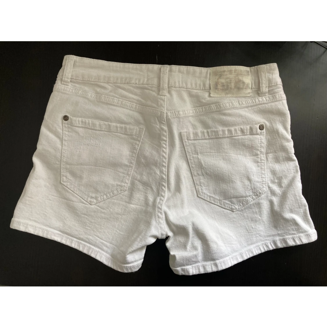 Vita jeansshorts, stl 36 S, regular waist, basic, klassisk, denim - 90