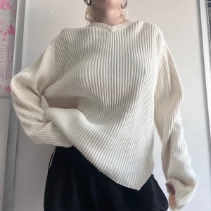 Stickad tröja - På mig är den väldigt oversize