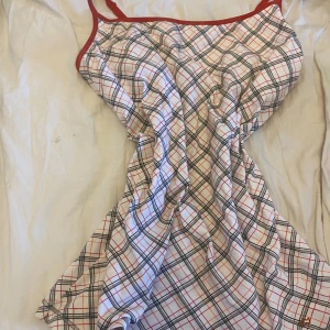 Linne  - Linne med 90 tals känsla i s-m