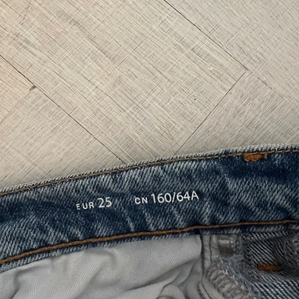 Arket jeans, knappt använda i fint skick, storlek 25!. Jeans & Byxor.