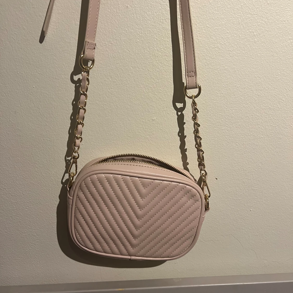 Väska från Åhléns i en super fin Råsa färg  - 90