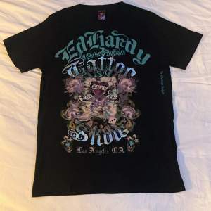 T-Shirt från Ed Hardy, storlek medium i bra skick. Skriv om du har några frågor. 