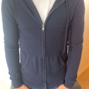 Kashmir Hoodie John Henric - Nypris: 2499kr Skick: bra skick Storlek small