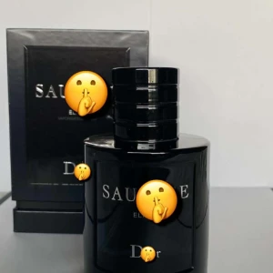 Parfym - Säljer parfym som är inspirerad av Dior Sauvage Elixir. Säljer både oöppnade flaskor och samples på 5ml. Om du vill ha mer bilder eller info på/ om parfymen så tveka inte att höra av dig. OBS: emojisarna på bilden inte sitter där i verklighet.