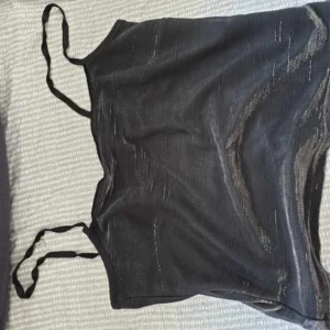 Topp Indiska  - Fin topp från Indiska. Fint skick.  Hämtas i Malmö. 