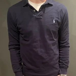 Ralph Lauren Piké - Säljer nu min feta Polo Piké i grymt skick. Storlek S och killen i bilden är 180.