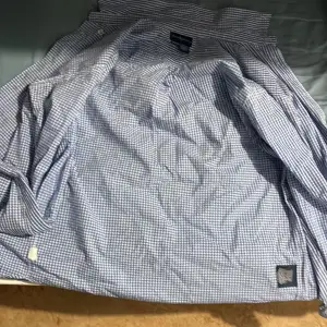 En Ralph Lauren skjorta i nyskick 10\10 knappt använd alls.