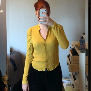 Gul blus - Gul blus i fint skick