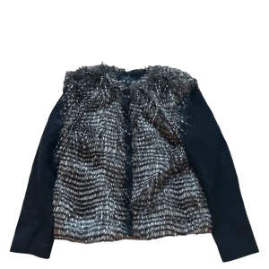 Päls jacka - super snygg pälsjacka från rodebjer! säljer då jag inte tyckte den passade in på min vardagliga stil! stod tyvärr ingen storlek på jackan när jag köpte den men skulle säga att den passar S/M! fråga jätte gärna om fler bilder eller om pris!!