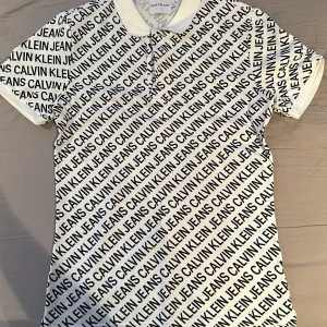 Calvin Klein pike - calvin klein piké storlek M, mycket gott skick