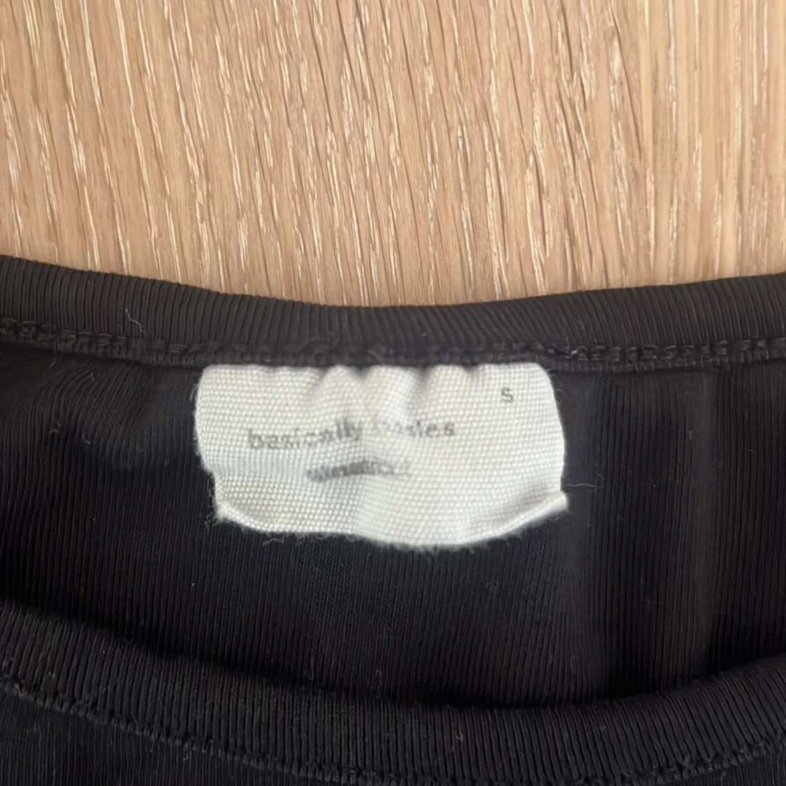 Basic svart topp - 90