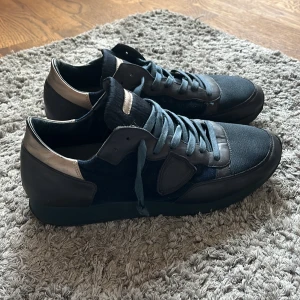 Philippe Model mörkblå 43 - Storlek 43 Läder, sammet Väldigt snygga 