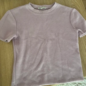 Stickad topp - Mer lila/rosa i verkligheten! Topp från Zara i stl S! Lite nopprig🩷