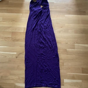 Klänning, lila - Lila klänning 💜  Bra kvalité  Frakten ingår i priset  Storlek L