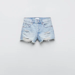 slutsålda zara short 🥰 - säljer dessa slutsålda fina jeansshort från zara! ljusblåa, storlek 34 och är helt ny använda! inte använt dom nån gång🥰