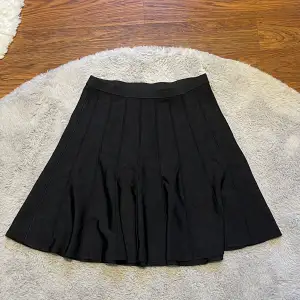 Svart kjol från stockh lm 🖤