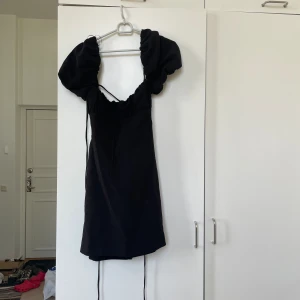 Populär Zara klänning  - Aldrig använd Som ny därav priset Passar storlek S/M