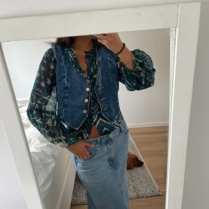 Cool jeansväst - Helt ny jeansväst från Zara. Stl M
