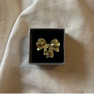 Två rignar - Två ringar guld färg 