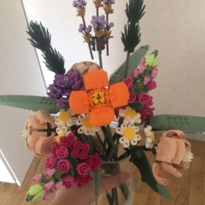 Lego bukett - Alla delar är med! Är i toppskick! Säljer då jag inte har tillräckligt med plats hemma. 