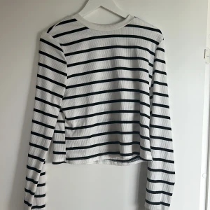 Långärmad t-shirt - Snygg långärmad randig t-shirt