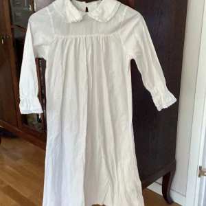 Lucialinne stl 122/128 använt en gång  - Lucialinne stl 122/128 i mkt fint skick 