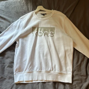 Michael Kors Sweatshirt - Köpt i NYC Användt några gånger Nypris ca 75$ 780kr