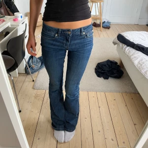 lågmidjade jeans - Bra skick, töjbara och bekväma. 