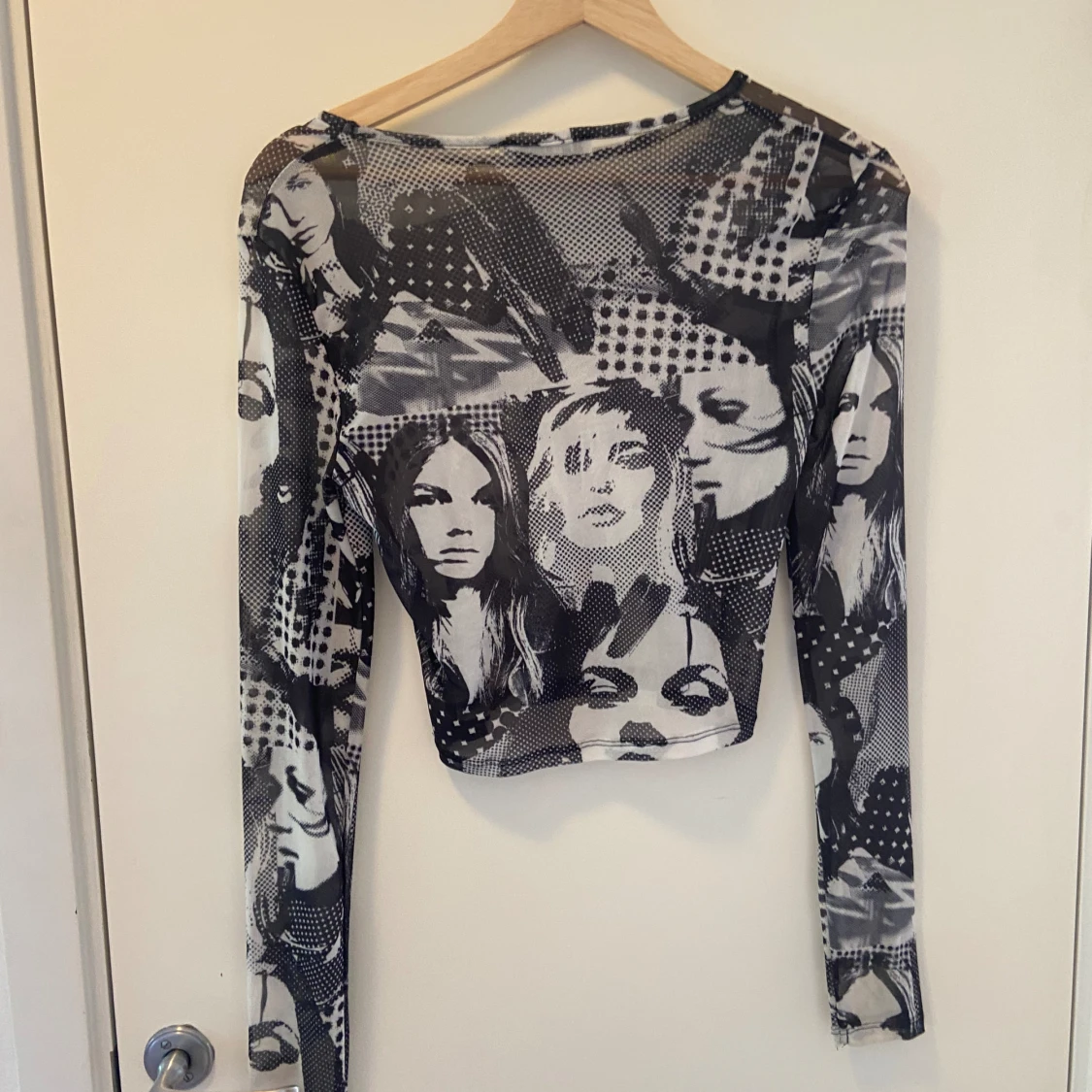 Genomskinlig grå tröja - 90